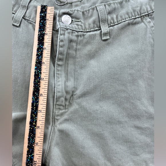 Women’s Levi’s Chino Shorts - Picture 9 of 9